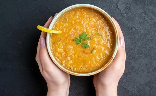 A Fortis gastroenterologist says dal is an incomplete protein and one bowl contains only 4–5g protein. He recommends pairing dal with richer protein sources.